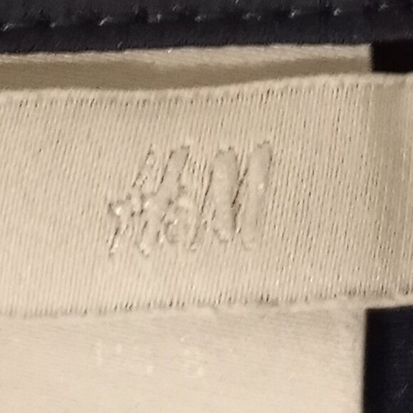 H&M CLASSIC V-NECK SHORT SLEEVE DARK BLUE TOP WOMEN SIZE 8 - Picture 5 of 7